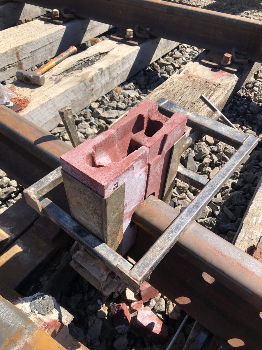 Thermite welding mould clamped on the rail